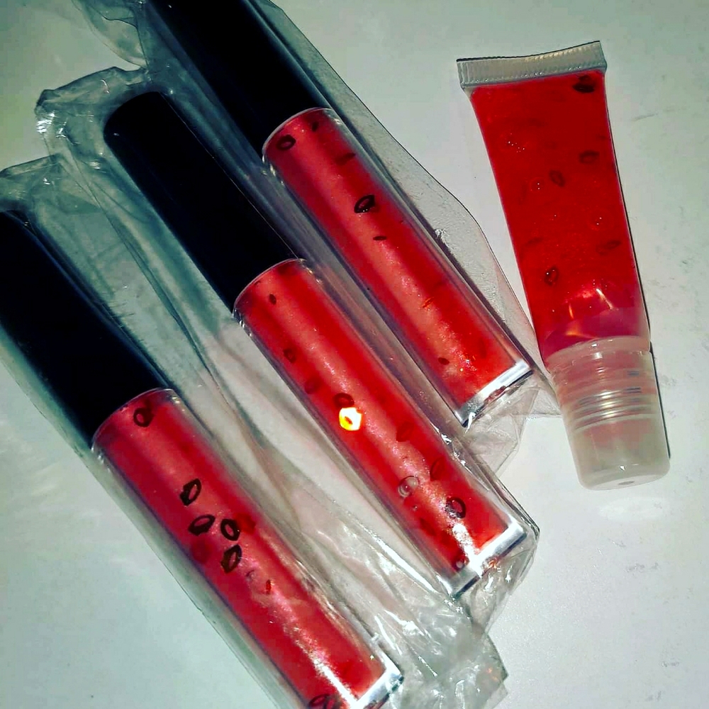 Pink Lipgloss filled with kisses